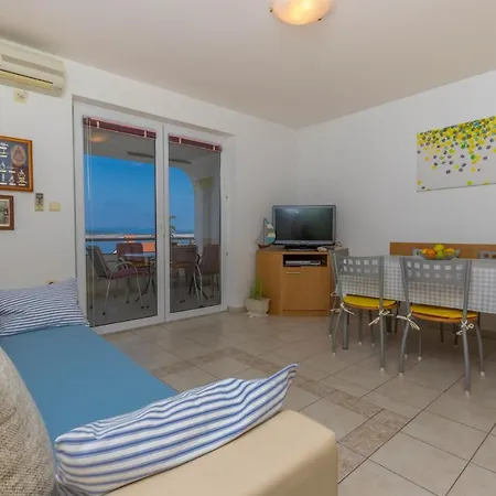 Apartment In 41520 Dramalj