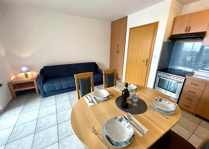 Apartment In 41520 *